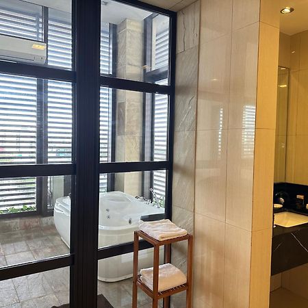 Luxent Hotel Кесон-Сіті Екстер'єр фото