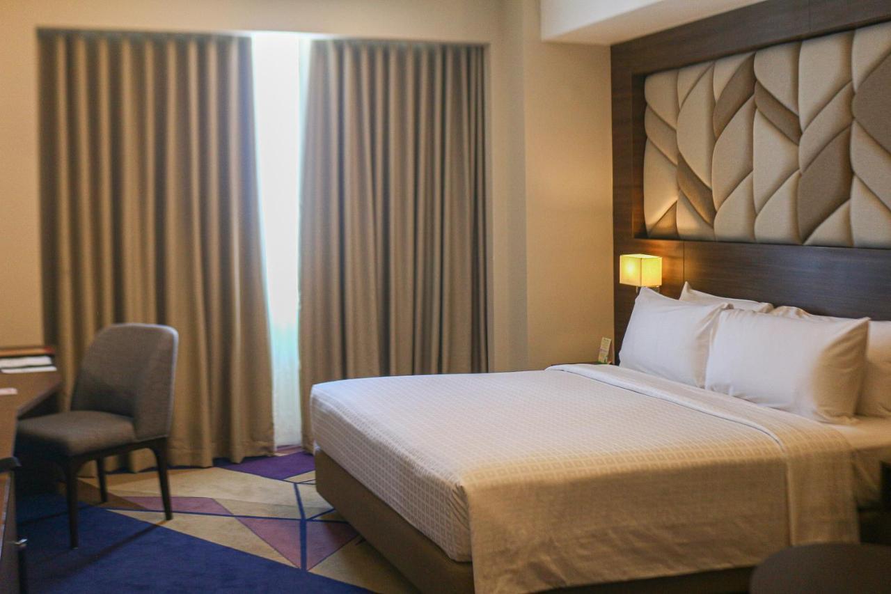 Luxent Hotel Кесон-Сіті Екстер'єр фото