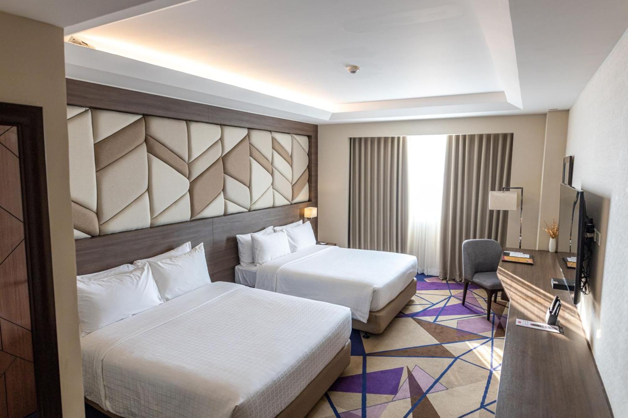 Luxent Hotel Кесон-Сіті Екстер'єр фото