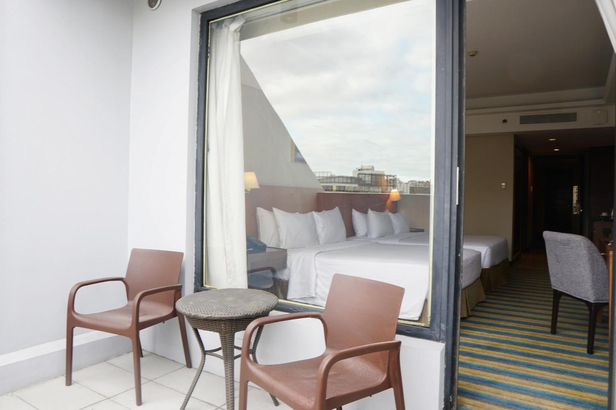 Luxent Hotel Кесон-Сіті Екстер'єр фото