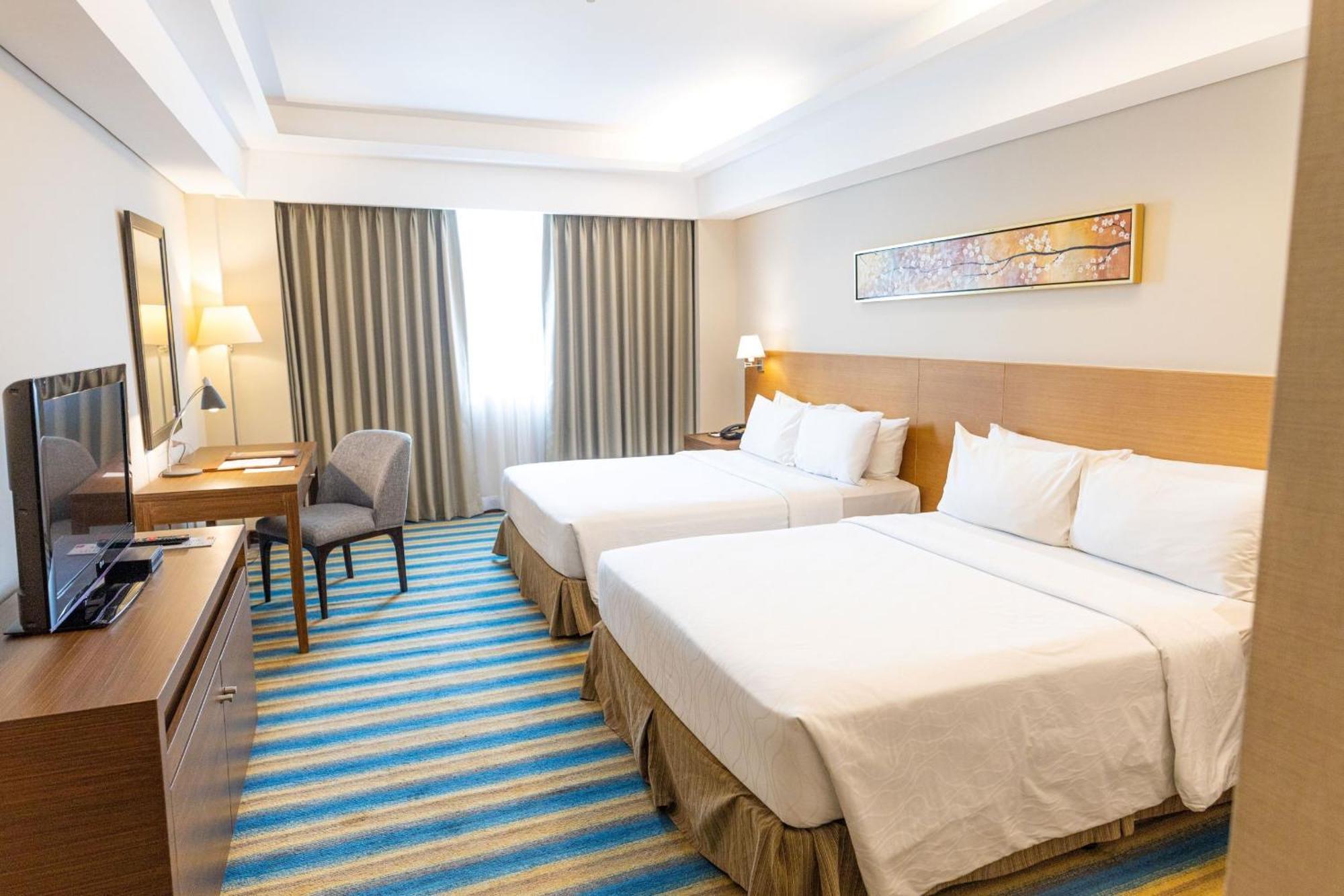 Luxent Hotel Кесон-Сіті Екстер'єр фото