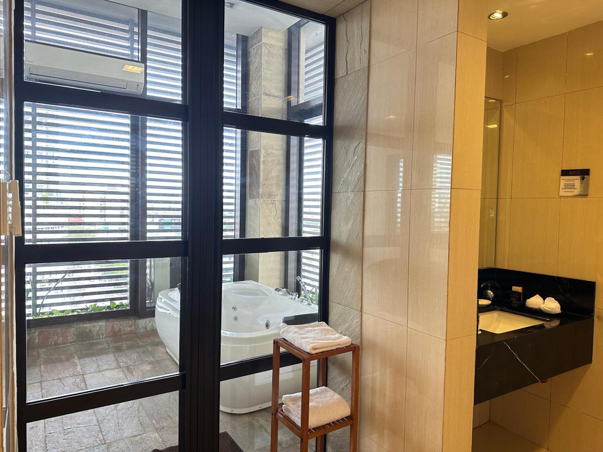 Luxent Hotel Кесон-Сіті Екстер'єр фото
