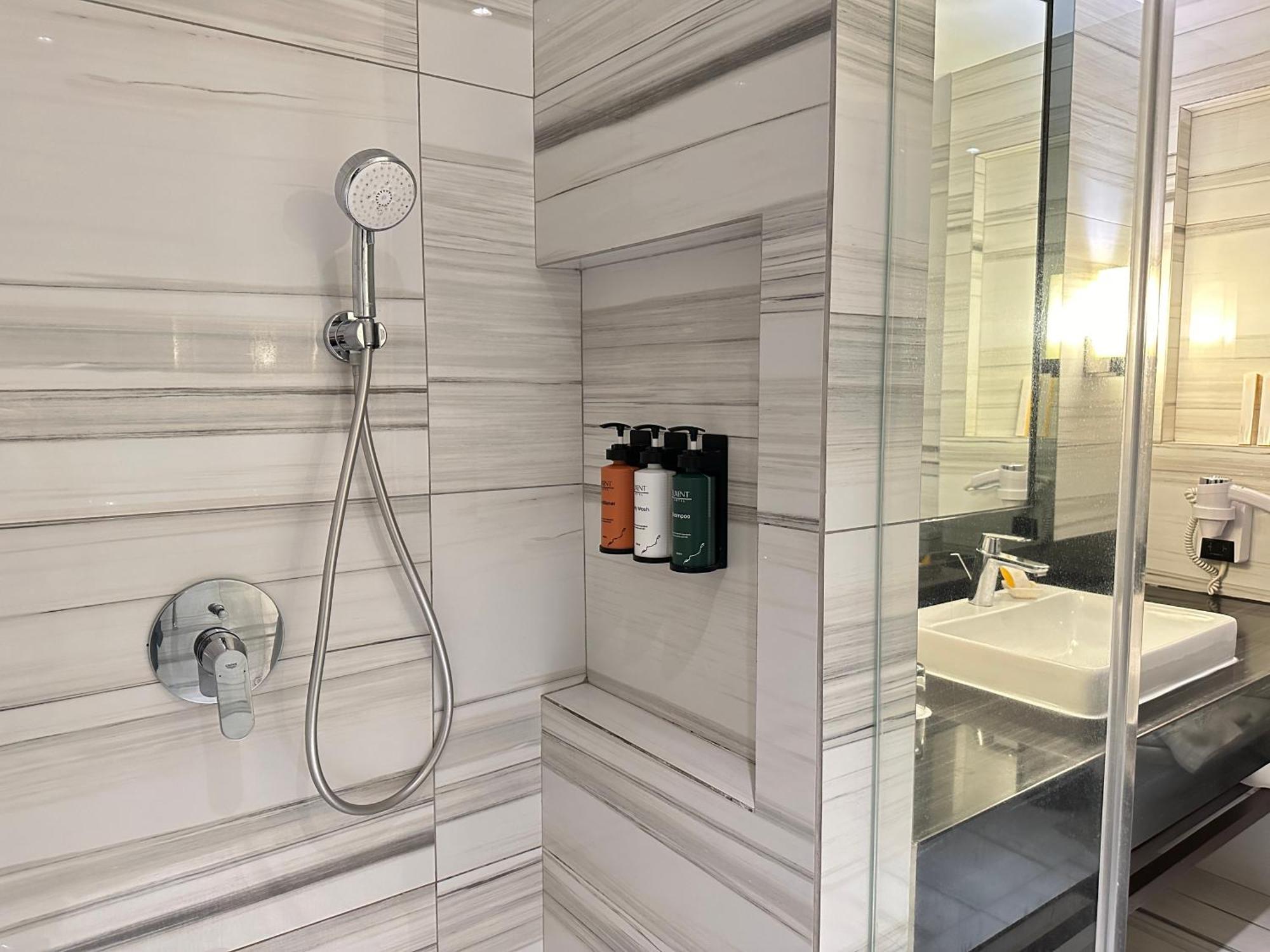 Luxent Hotel Кесон-Сіті Екстер'єр фото