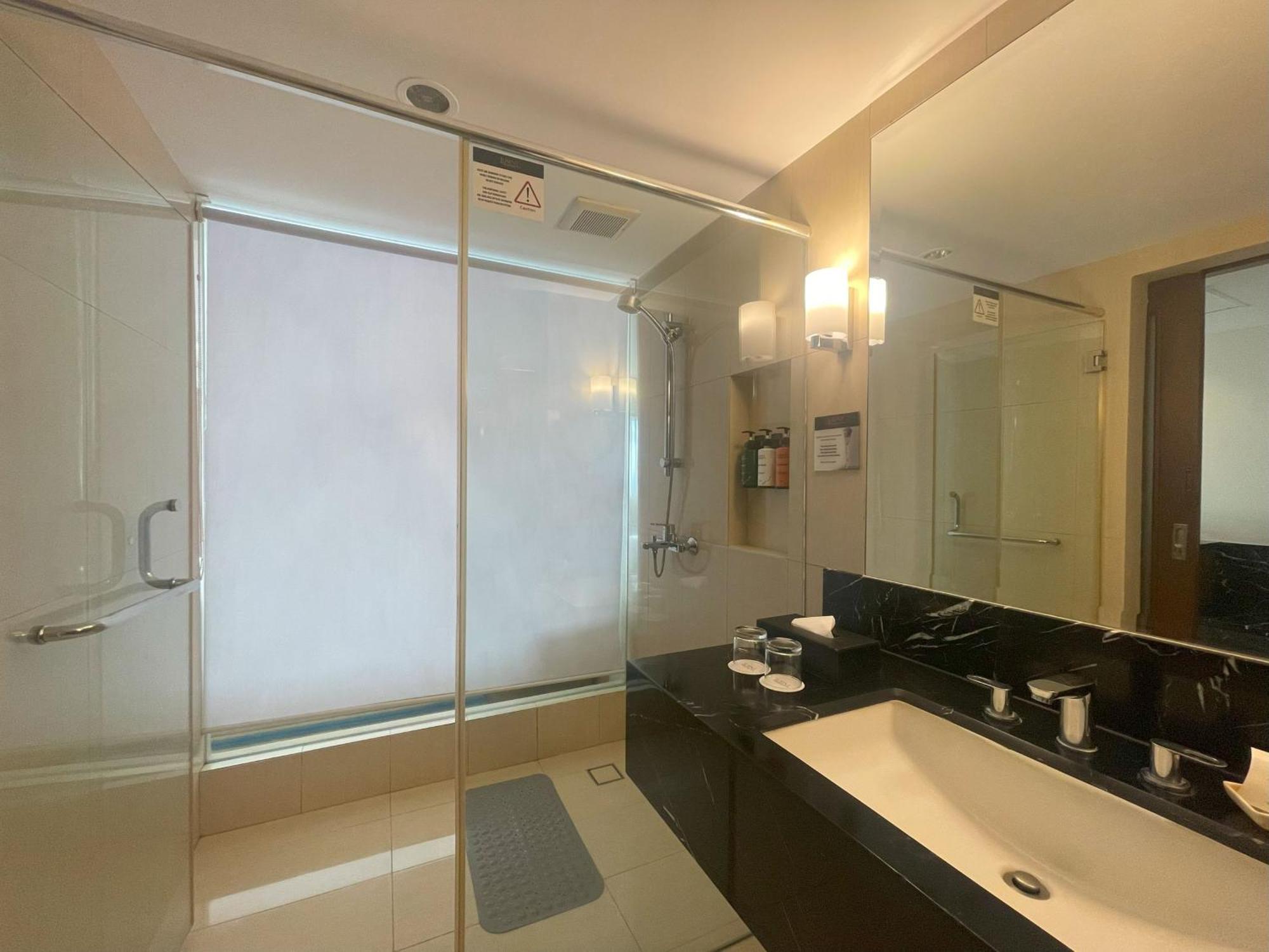 Luxent Hotel Кесон-Сіті Екстер'єр фото
