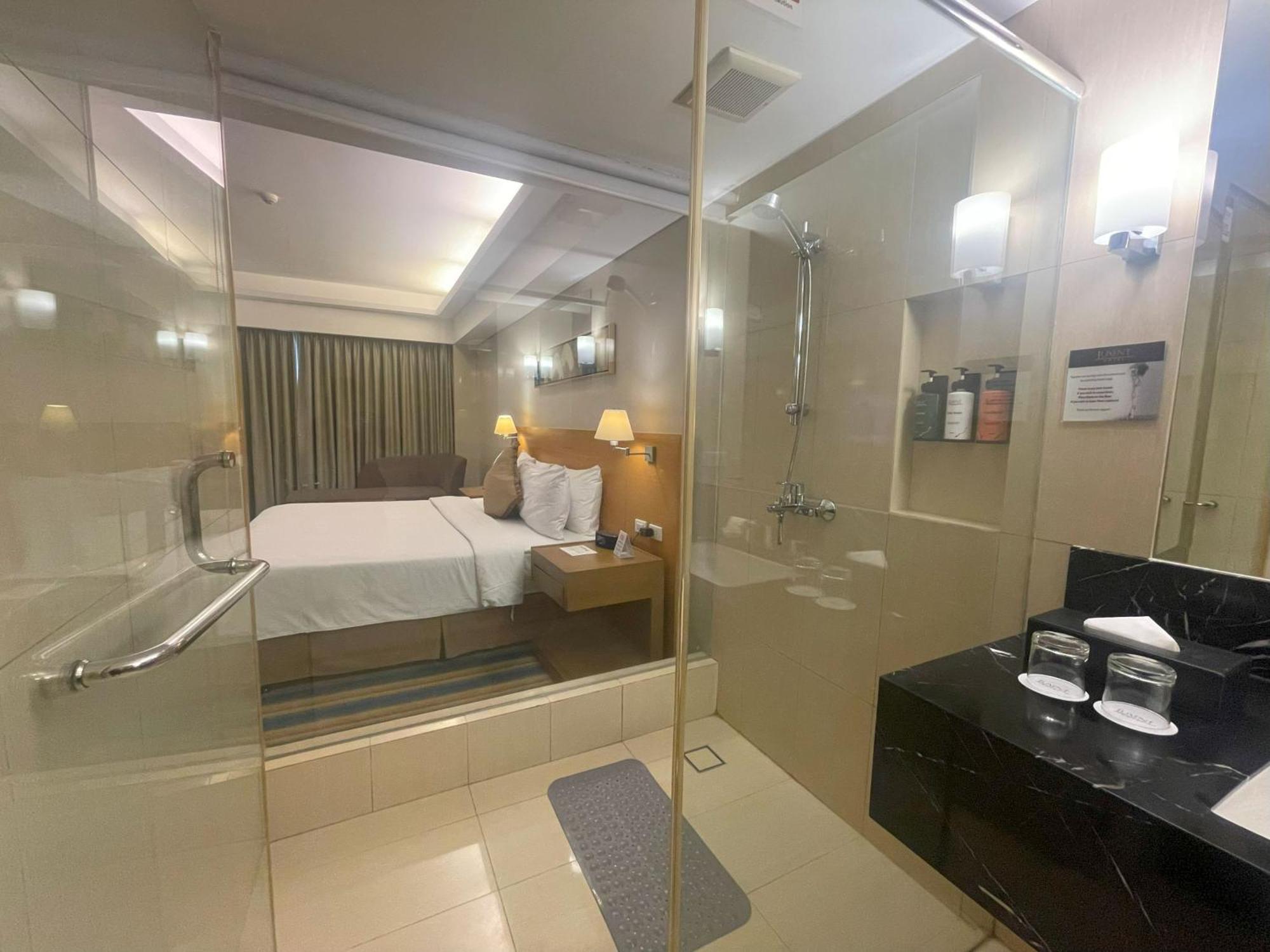 Luxent Hotel Кесон-Сіті Екстер'єр фото