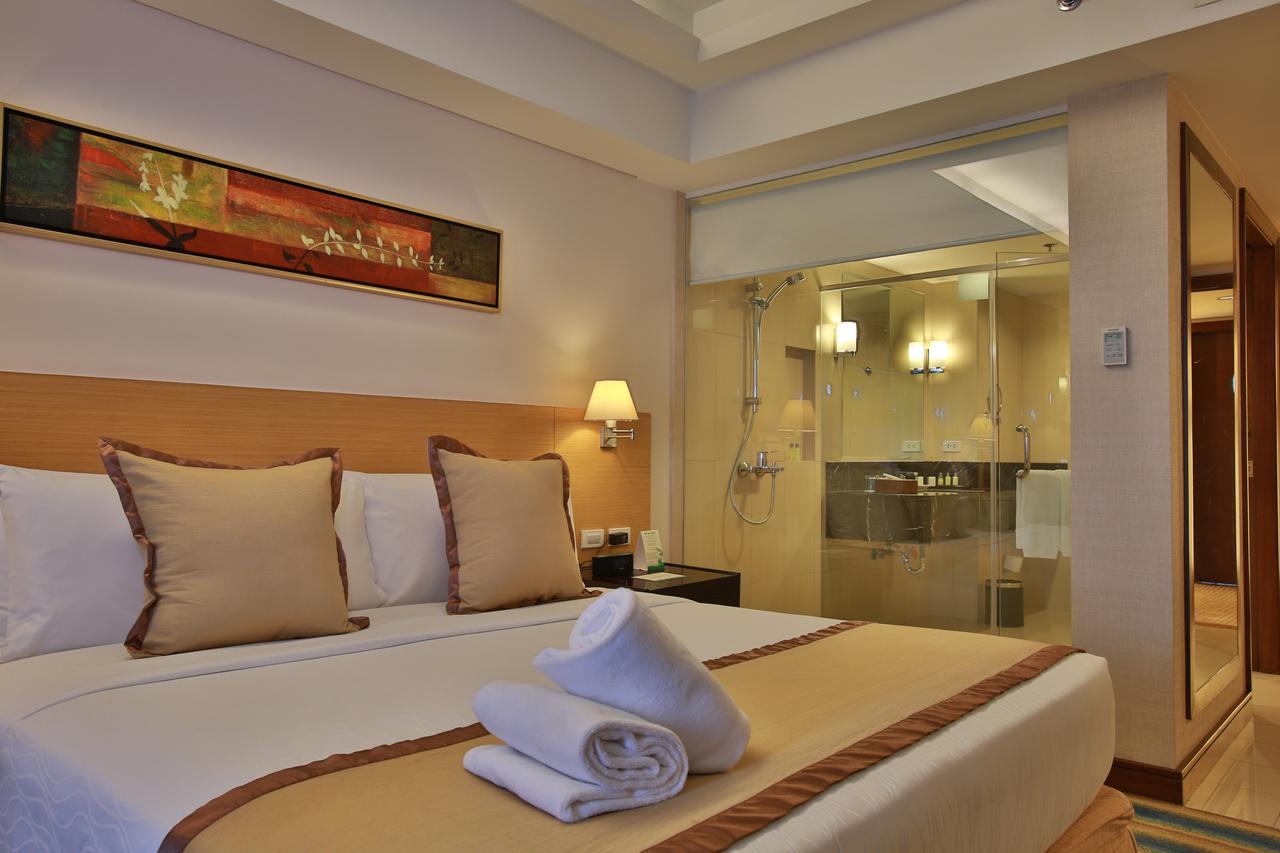 Luxent Hotel Кесон-Сіті Екстер'єр фото