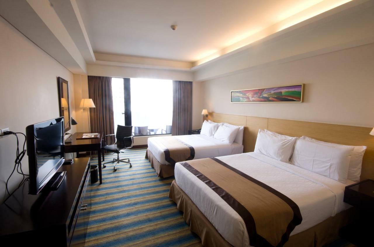 Luxent Hotel Кесон-Сіті Екстер'єр фото