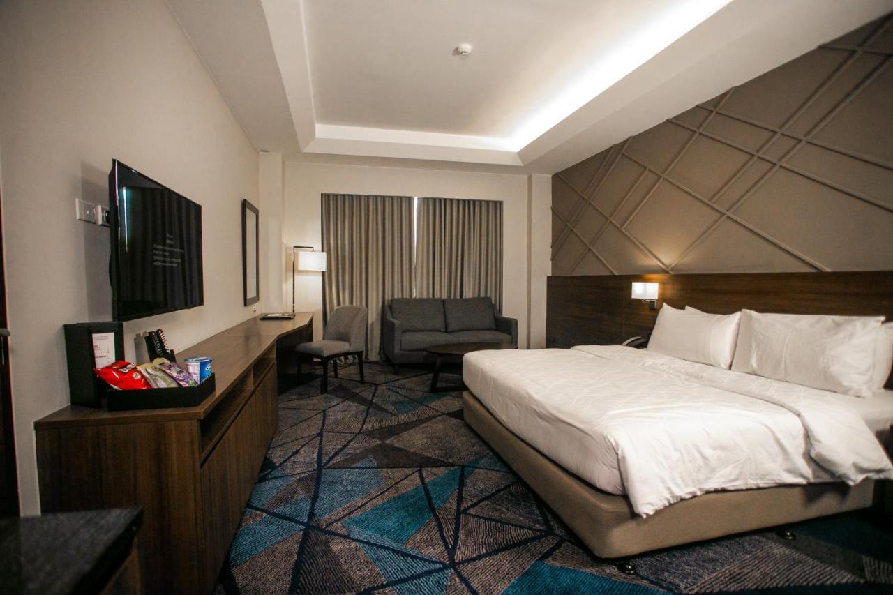 Luxent Hotel Кесон-Сіті Екстер'єр фото