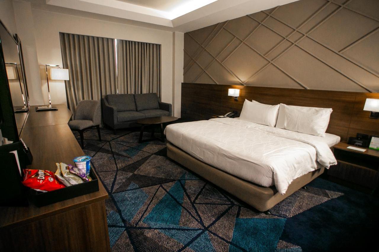 Luxent Hotel Кесон-Сіті Екстер'єр фото