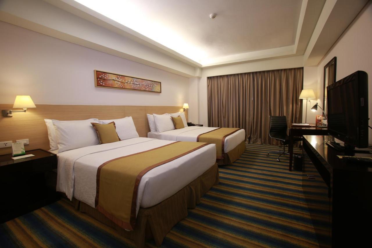 Luxent Hotel Кесон-Сіті Екстер'єр фото